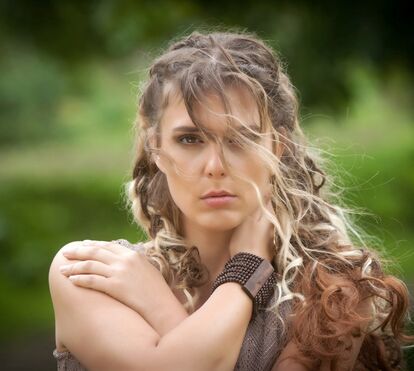 Romana: grávida, sente-se mal e interrompe Carnaval