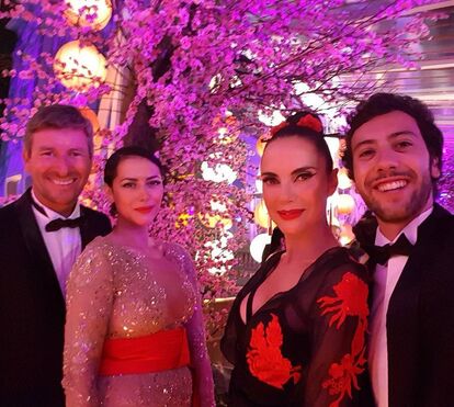 Sofia Ribeiro ousada no luxuoso Baile do Copacabana Palace