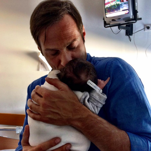 José Carlos Pereira com Salvador, quando o menino nasceu, no dia 9 de janeiro