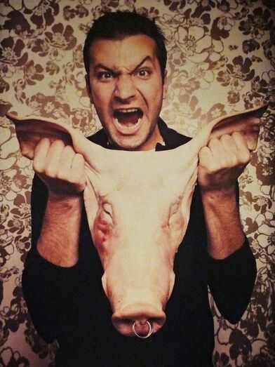 O chef Ljubomir Stanisic numa imagem irreverente, que já fez parte da decoração do seu restaurante, o Bistrô 100 Maneiras