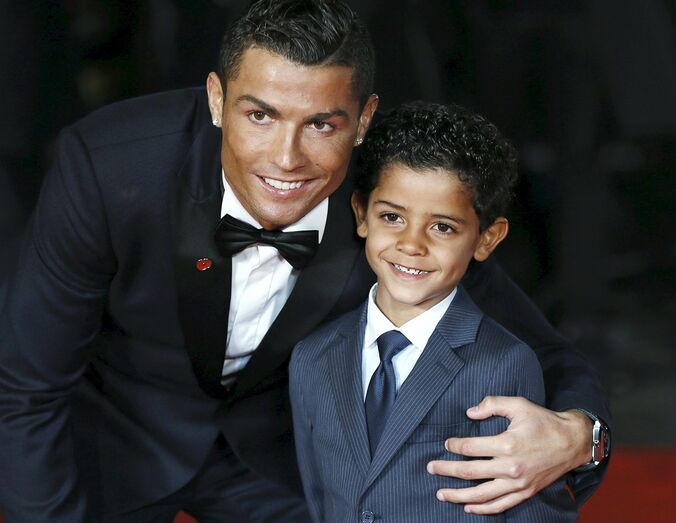 Ronaldo é um pai orgulhoso. Cristianinho também já faz exercício com o craque e tem jeito para o futebol. Em breve, terá dois irmãos, um par de gémeos.
