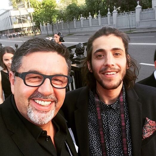 José Carlos Malato posa ao lado de Salvador Sobral
