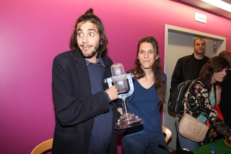 Salvador Sobral e a namorada na Eurovisão