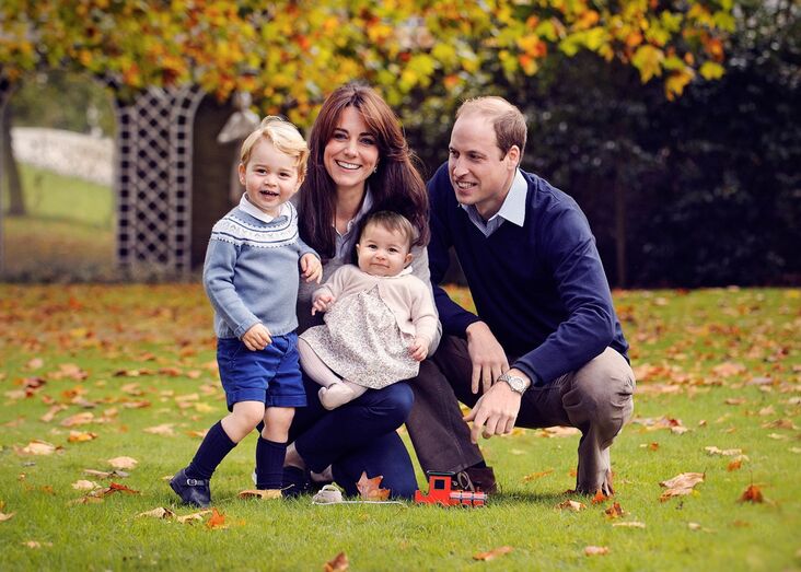 Os Duques de Cambridge, William e a mulher, Kate Middleton, com os pequenos príncipes, George e Charlotte. William imagina como seria a mãe, Diana, no papel de avó: carinhosa e brincalhona