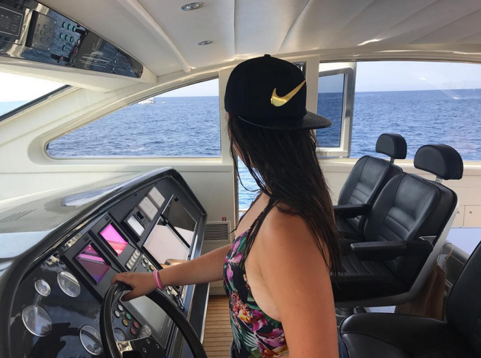 Alicia Aveiro dentro do iate