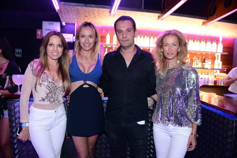 Mariza Cruz com amiga, Pedro Alves e Helga Barroso.