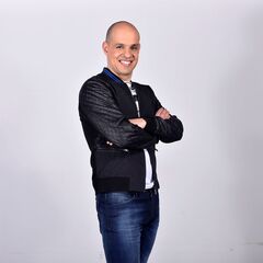 Por detrás da câmara