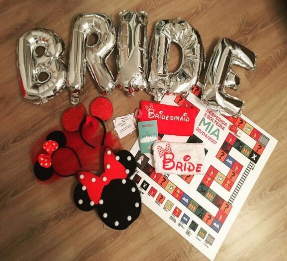 Mia Rose despede-se da vida de solteira em grande