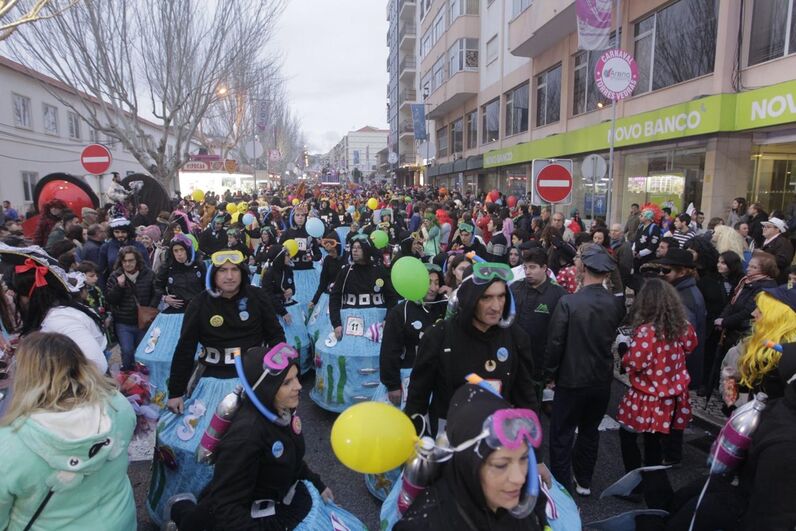 Tradição leva milhares ao Carnaval de Torres Vedras 