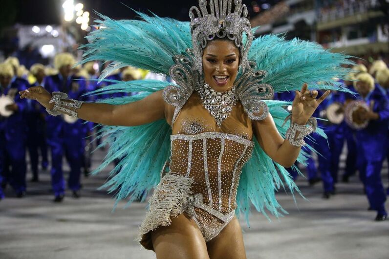 Toda beleza e sensualidade do grupo especial das escolas de samba cariocas