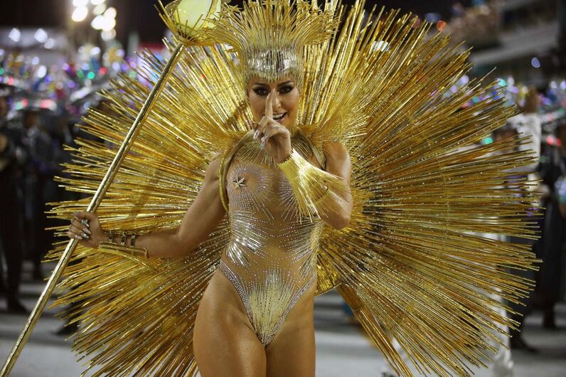 Toda beleza e sensualidade do grupo especial das escolas de samba cariocas