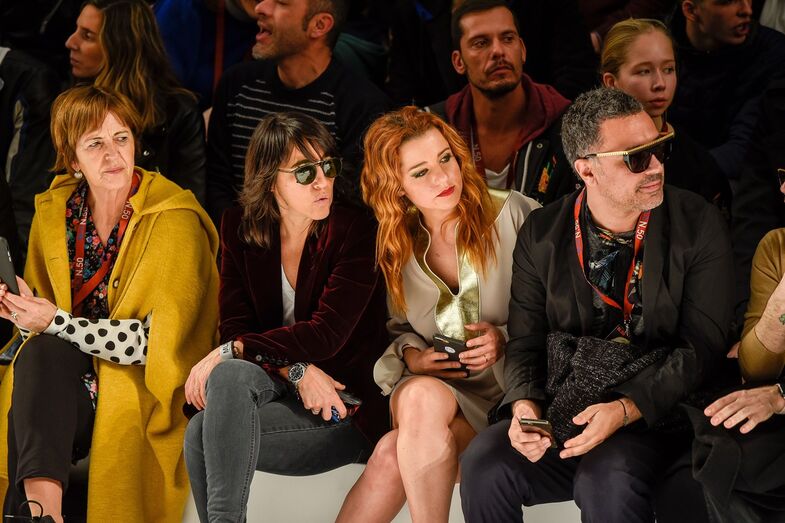 Recém-casadas, Gabriela Sobral e Inês Herédia divertem-se na ModaLisboa