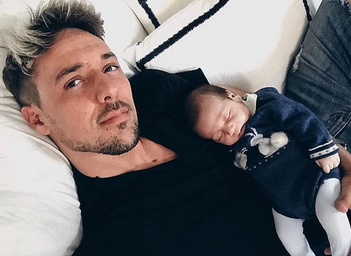 Mia Rose deliciada com o filho Mateus