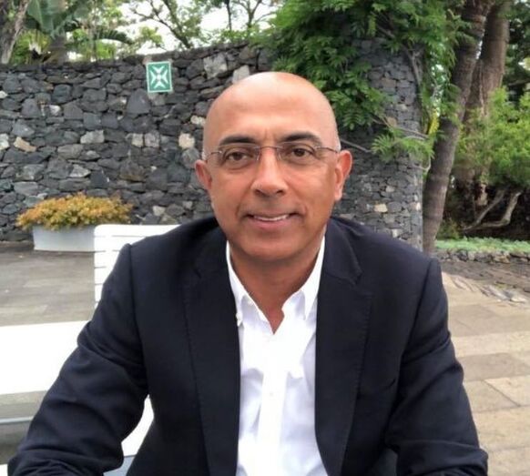 Numa intervenção nunca antes vista, o jornalista financeiro Camilo Lourenço ataca ferozmente e com insultos os dirigentes e militantes do Bloco de Esquerda. Chama-lhes "escumalha", "gentalha" em geral e em particular "idiota" a Ricardo Robles, mandando Catarina Martins ir dar "banho ao cão".