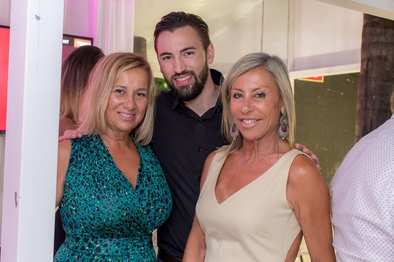 Famosos celebram aniversário do Libertos Club