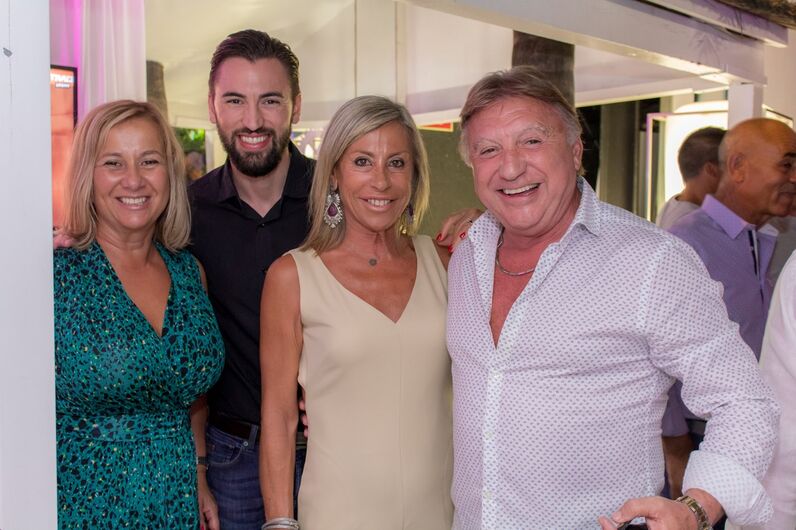 Famosos celebram aniversário do Libertos Club