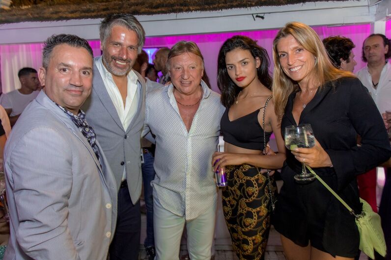 Famosos celebram aniversário do Libertos Club