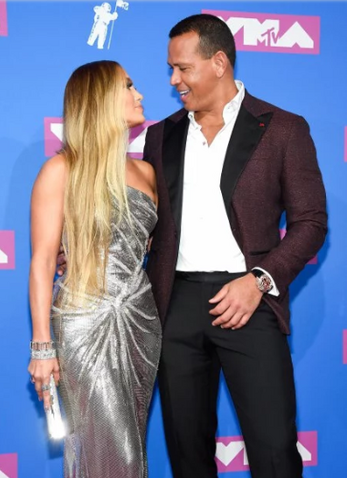 Jennifer Lopez e Alex Rodriguez apaixonados nos MTV VMA