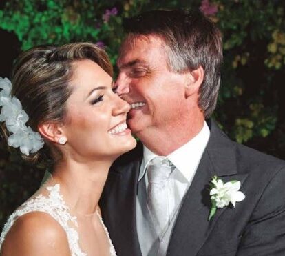 Michelle: a mulher que "suaviza" o radical Bolsonaro, que ficou à frente nas eleições no Brasil