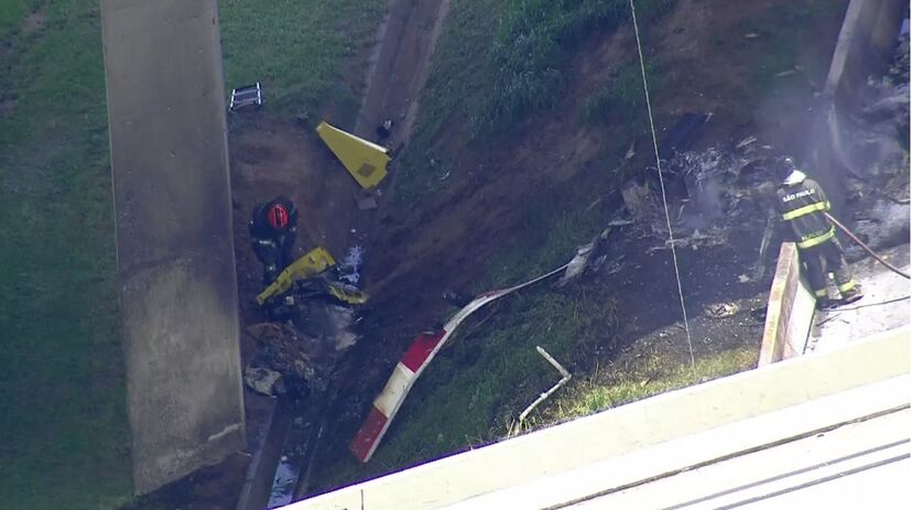 Helicóptero bate contra camião em estrada de São Paulo e faz dois mortos