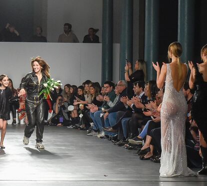 Filhas de Pepe, Salvio e Fábio Coentrão brilham em desfile de Micaela Oliveira