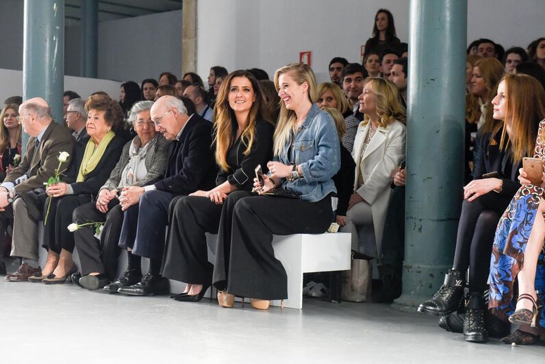 Filhas de Pepe, Salvio e Fábio Coentrão brilham em desfile de Micaela Oliveira