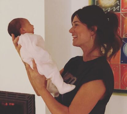 Filha bebé de Cláudia Vieira já fez um mês. Veja como cresceu