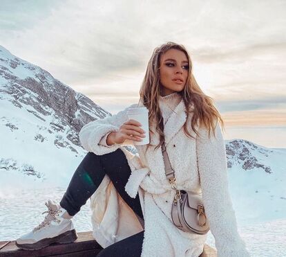 Sobretudos pretos são para arrumar! Chique é ter um casaco branco