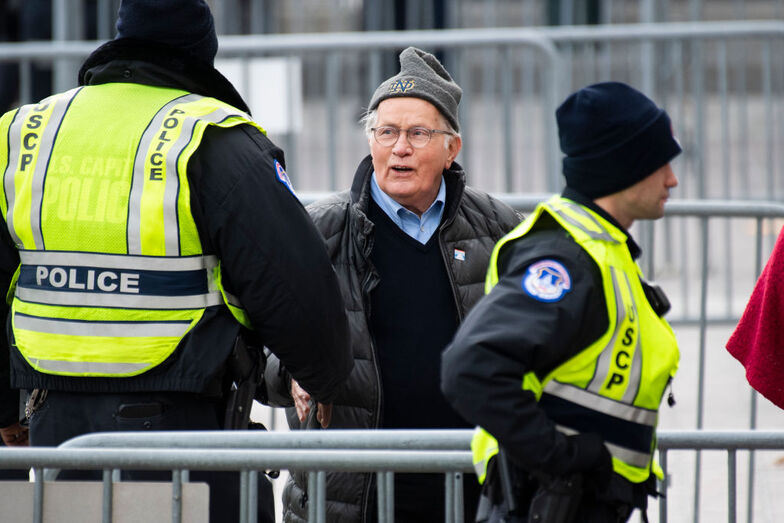 Joaquin Phoenix e Martin Sheen acabaram detidos durante protestos em Washington pelo Planeta, organizados pela também atriz Jane Fonda.