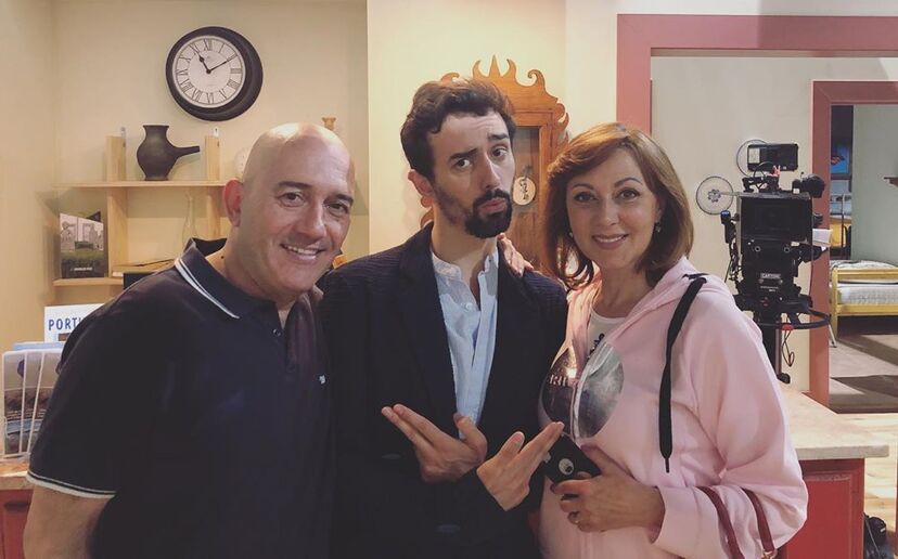 O ator é o último nome a entrar no 'Dança Com as Estrelas', da TVI, que tem estreia marcada para dia 16. Filho dos também atores José Raposo e Maria João Abreu, é um dos protagonistas do musical 'Chicago'.