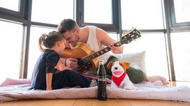 Tão crescida! Filha de Mickael Carreira e Laura Figueiredo faz 3 anos