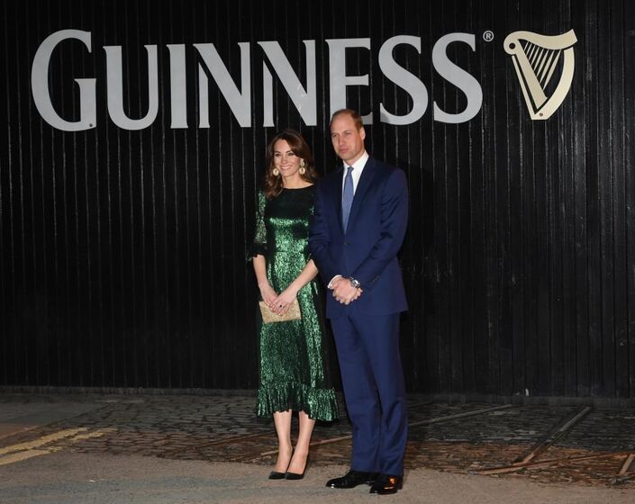 Kate Middleton rouba todos os olhares ao chegar na Irlanda