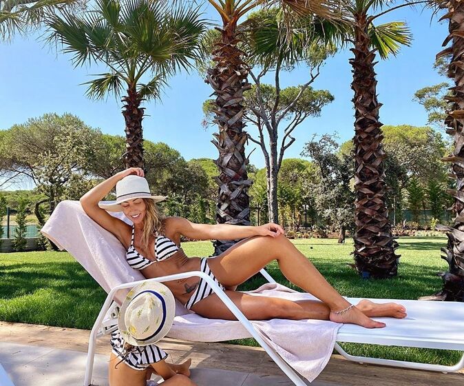 Famosas despem-se e deixam pouco por mostrar