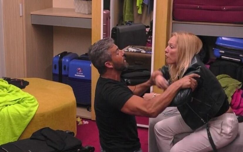 O momento em que Hélder agarrou Teresa pelos ombros